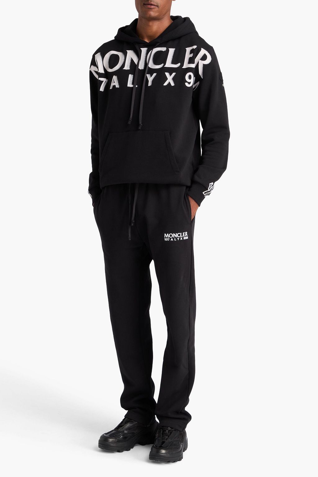 6 MONCLER 1017 ALYX 9SM كنزة هودي من الصوف الناعم ومزيج من القطن مزينة بطبعات