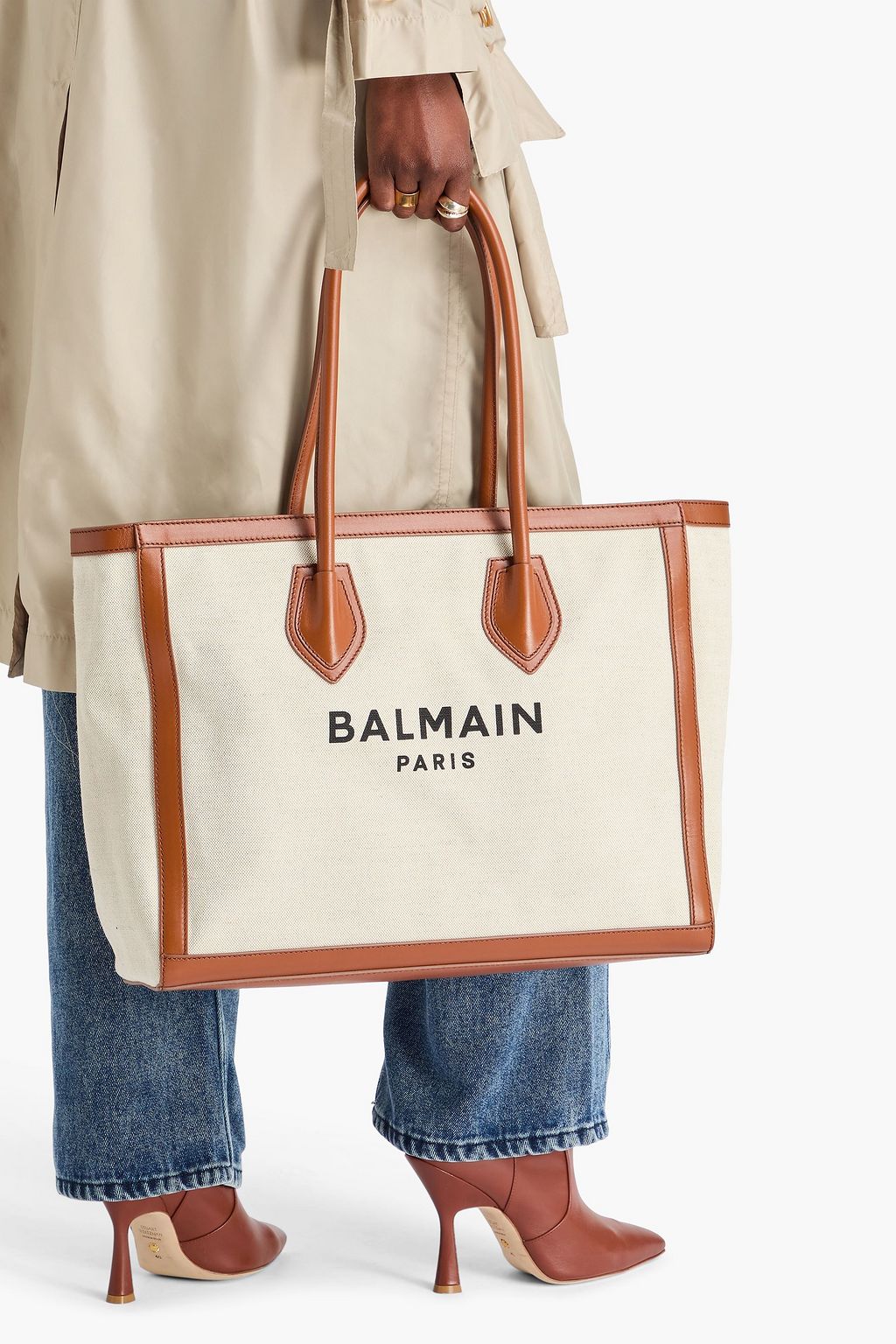 BALMAIN حقيبة توت بي أرمي من الكنفا بحواف من الجلد