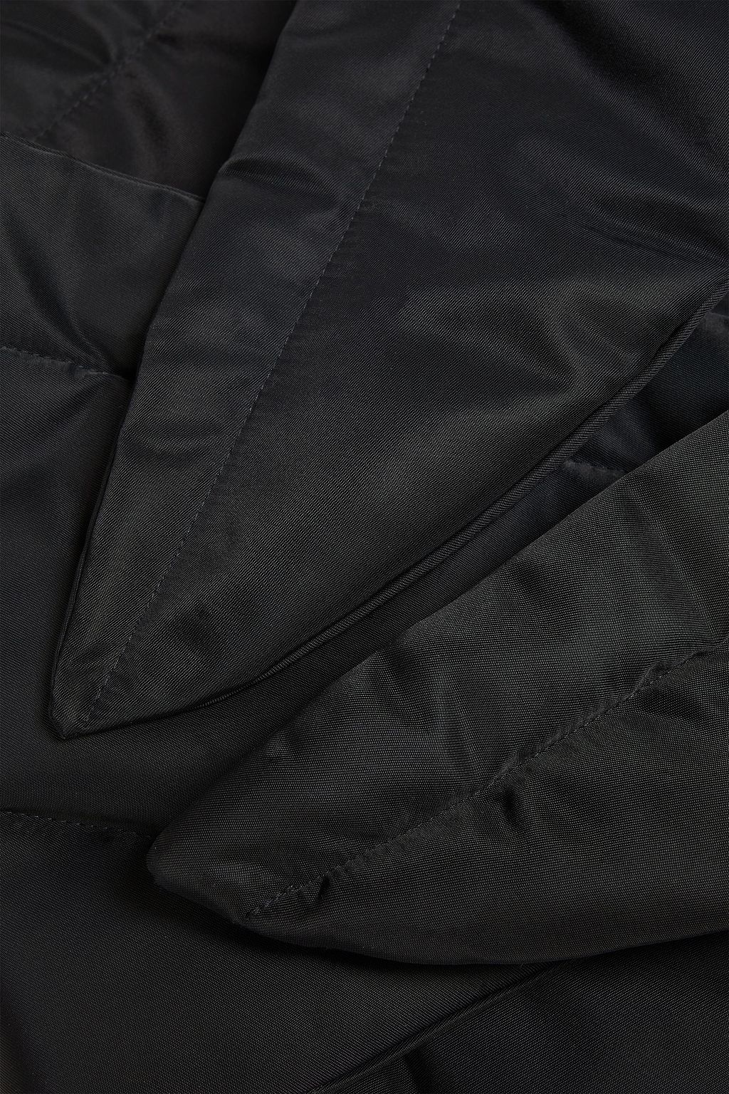 JACQUEMUS Quilted shell scarf