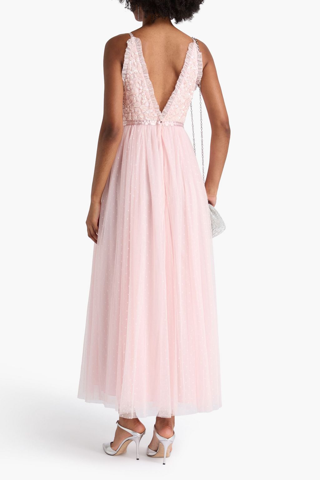NEEDLE & THREAD Robe „Amalie“ aus Point d'Esprit mit Pailletten