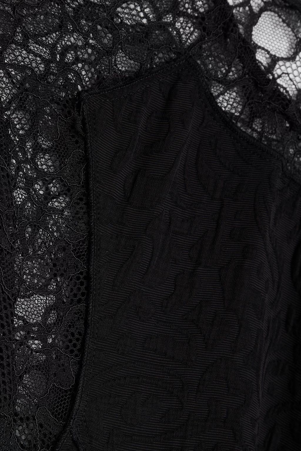 SIMKHAI Brinda Robe aus Jacquard mit Einsätzen aus schnurgebundener Spitze