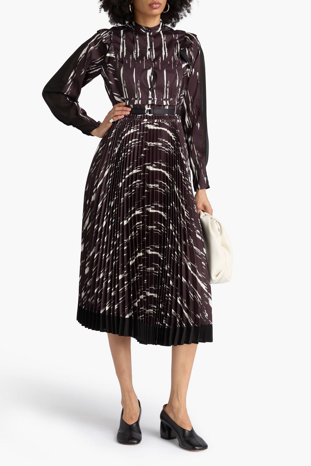 3.1 PHILLIP LIM Plissiertes Midikleid aus glänzendem Twill und Chiffon mit Print und Gürtel