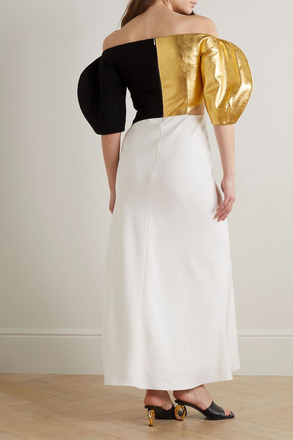 GABRIELA HEARST Hyacinth schulterfreies Maxikleid aus Seiden-Crêpe, recyceltem Tüll und Leder in Metallic-Optik