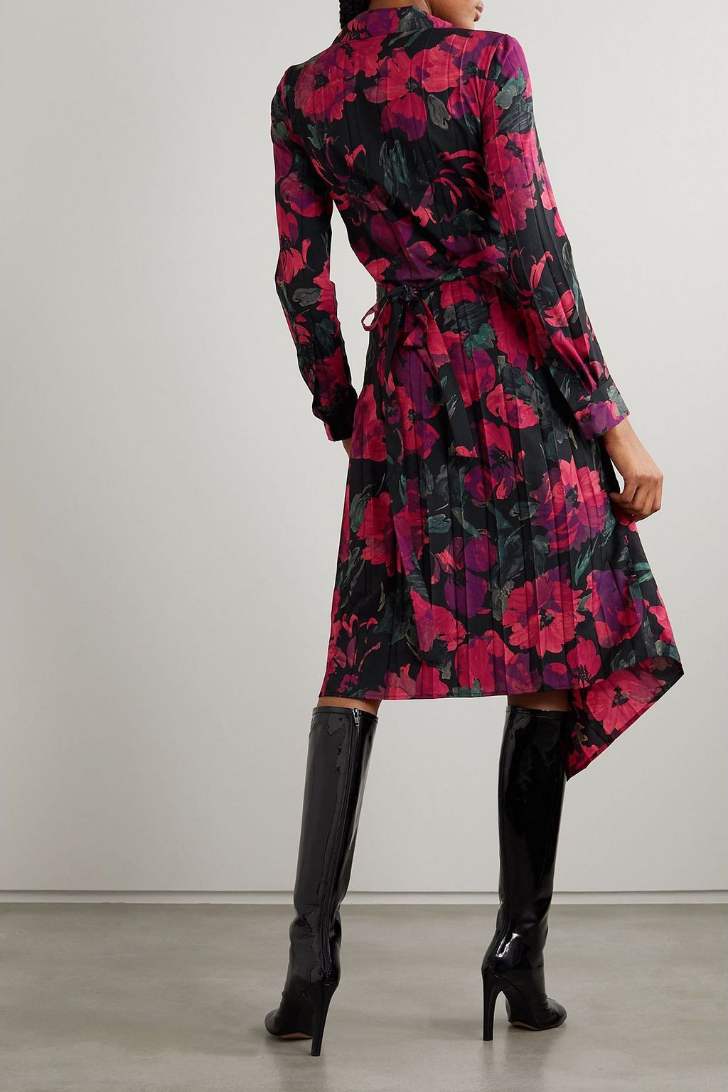 DRIES VAN NOTEN فستان بقصّة غير متماثلة تلتف حول الجسم من الحرير الصيني بطبعة أزهار