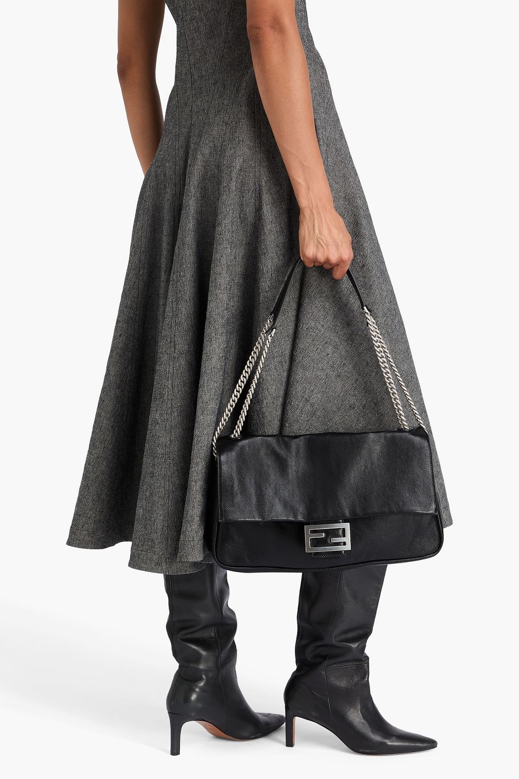 FENDI حقيبة كتف باجيت من الجلد بسلسلة