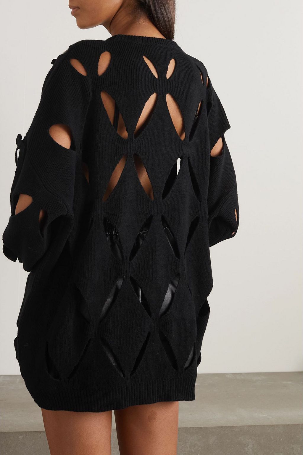 VALENTINO GARAVANI كنزة من الصوف بربطات على شكل فراشة وفتحات