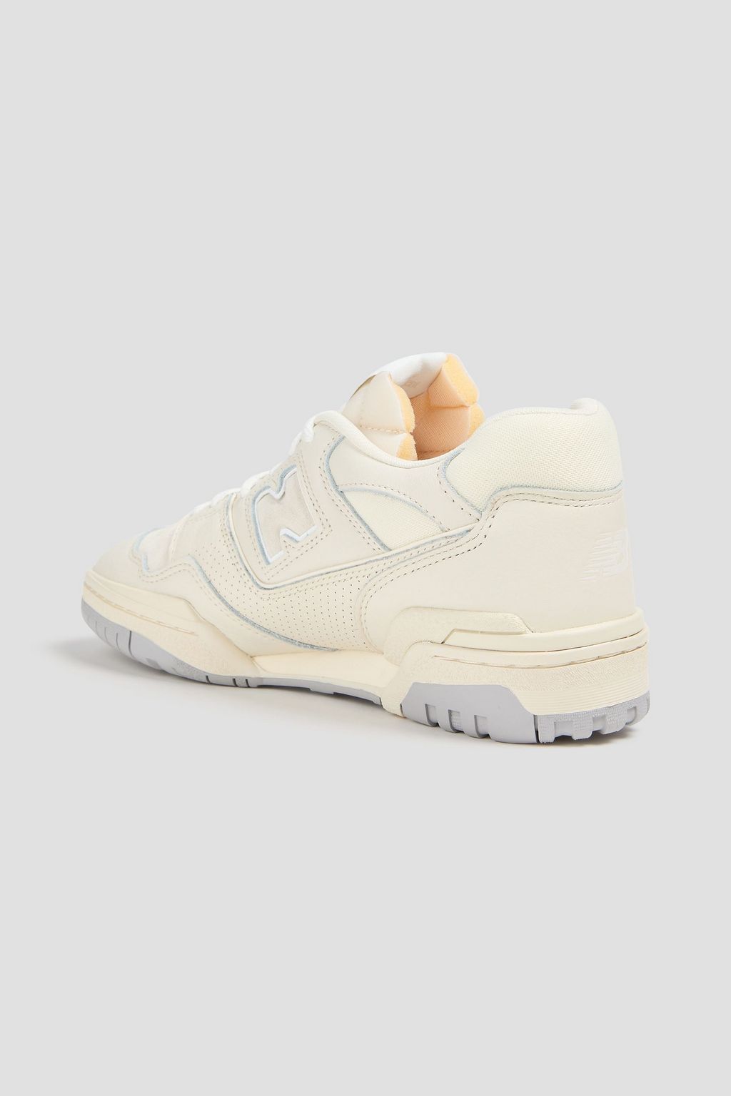 NEW BALANCE حذاء سنيكرز 550 من الجلد وجلد السويد بحواف من الشبك