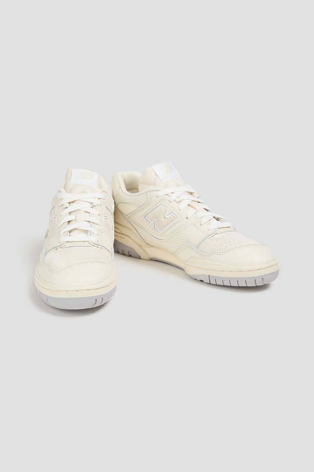 NEW BALANCE حذاء سنيكرز 550 من الجلد وجلد السويد بحواف من الشبك