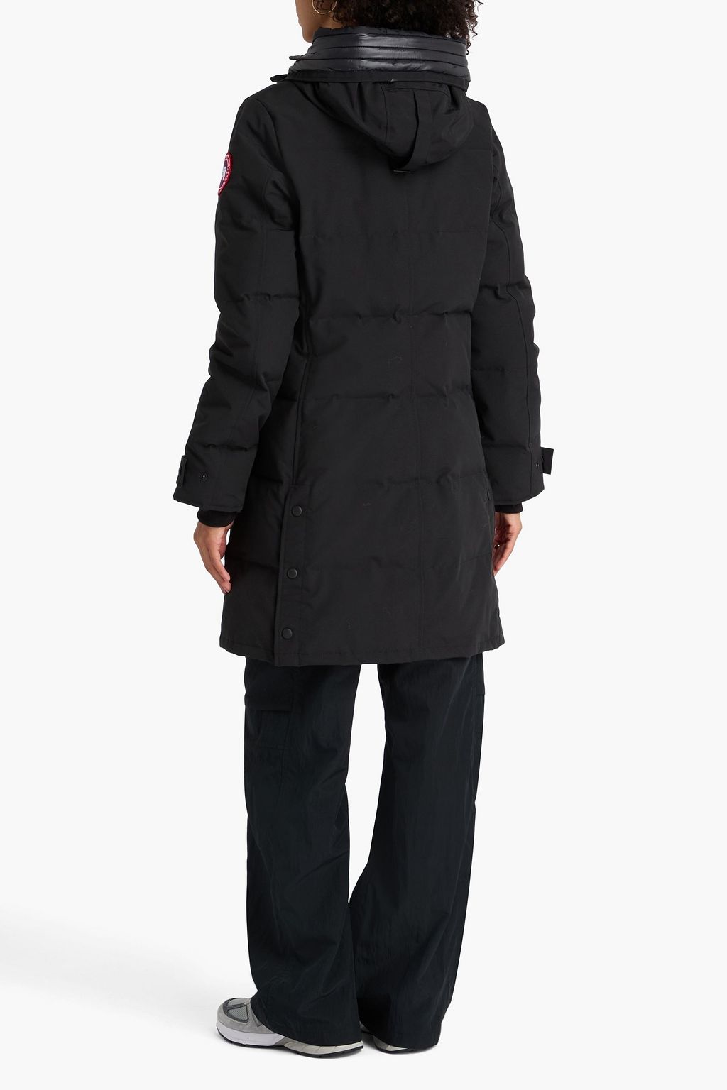 CANADA GOOSE معطف باركا محشو بالزغب بقبعة من قماش عازل بتصميم مبطّن