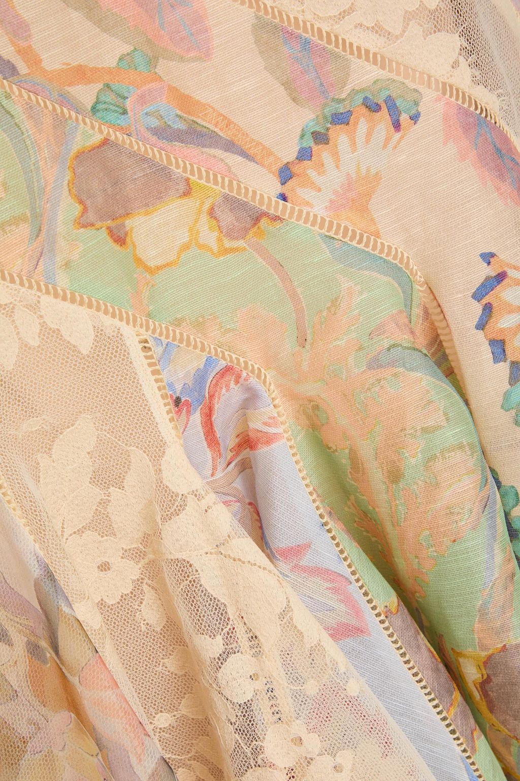 ZIMMERMANN فستان إيدن طويل من الأورغنزا ومزيج حرير والصوف بقِطع محاكة بجانب بعضها البعض من الدانتيل المفرّغ بطبعة الأزهار