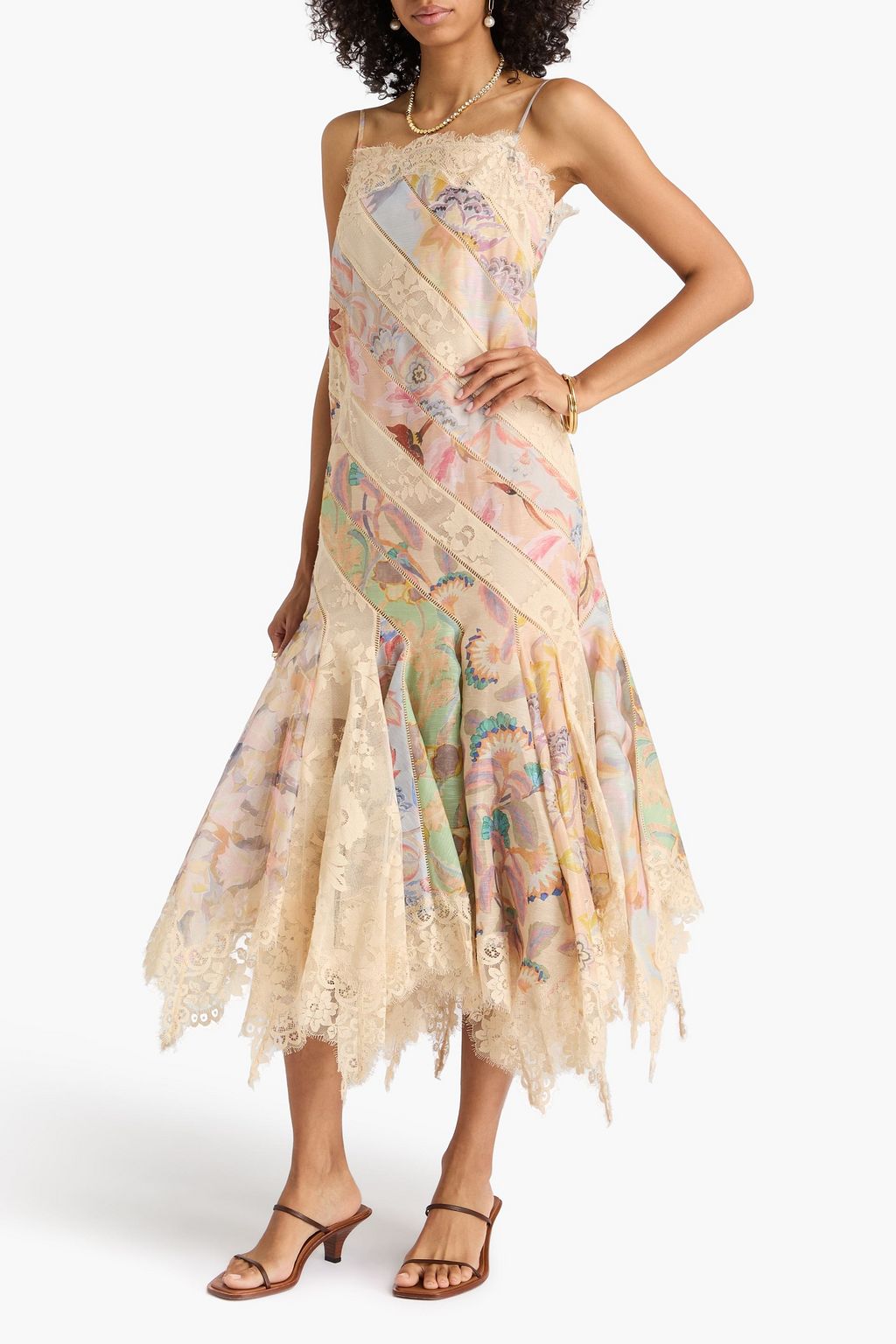 ZIMMERMANN فستان إيدن طويل من الأورغنزا ومزيج حرير والصوف بقِطع محاكة بجانب بعضها البعض من الدانتيل المفرّغ بطبعة الأزهار