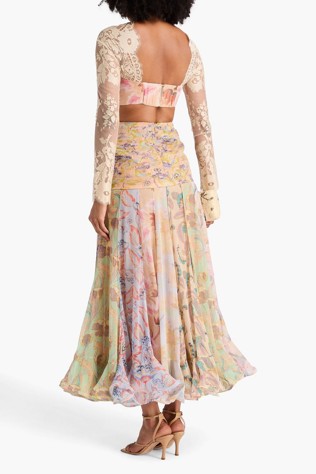 ZIMMERMANN فستان طويل من قماش جورجيت الحريري المطبّع بالورود مع أجزاء مقصوصة