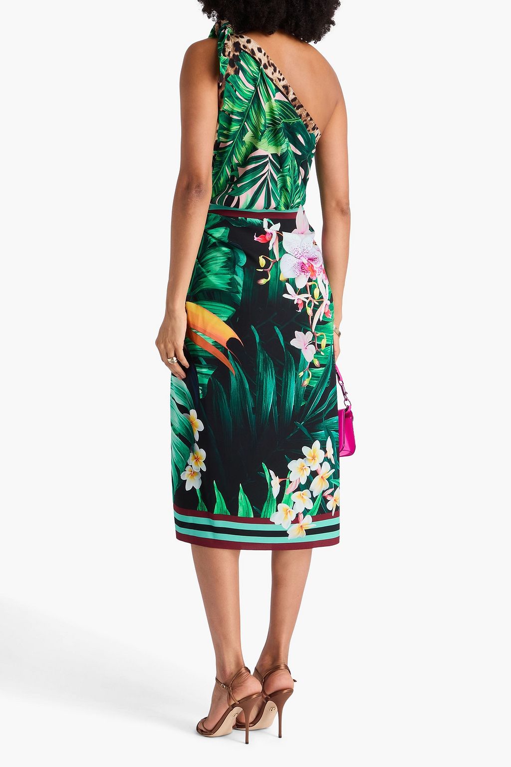 DOLCE&GABBANA فستان متوسط الطول من الكريب الحريري بطبعات وبتصميم منسدل ومكشوف الكتف