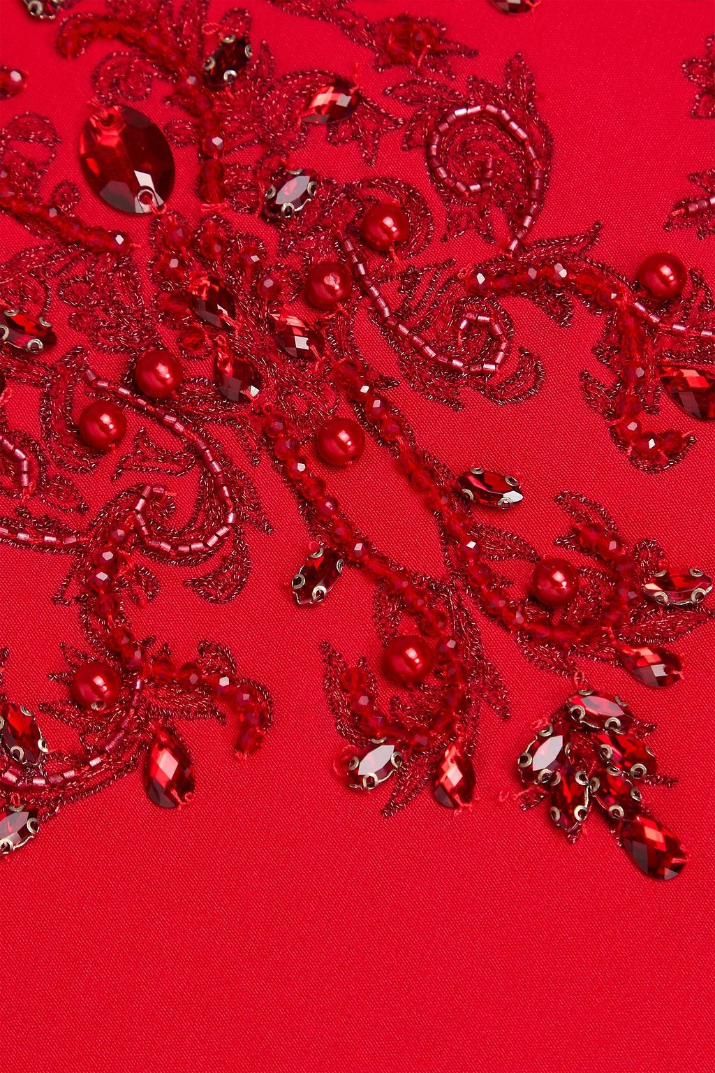 MARCHESA NOTTE فستان سهرة من الجيرسي بأسلوب الكاب وبتصميم مطرّز