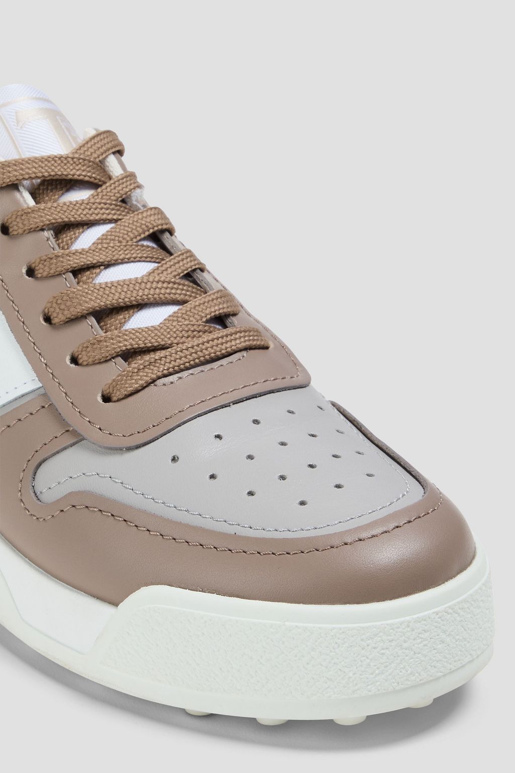 TOD'S レザー スニーカー パーフォレーション加工