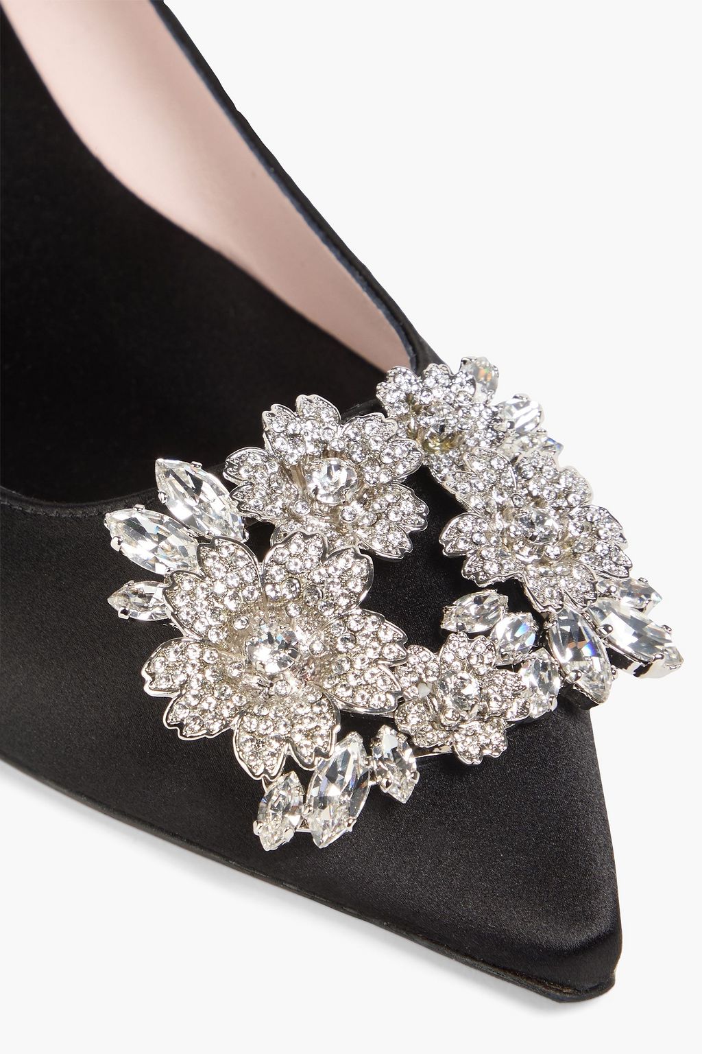 ROGER VIVIER حذاء آر في بوكيه بكعب عالٍ من الساتان مزين بالكريستال