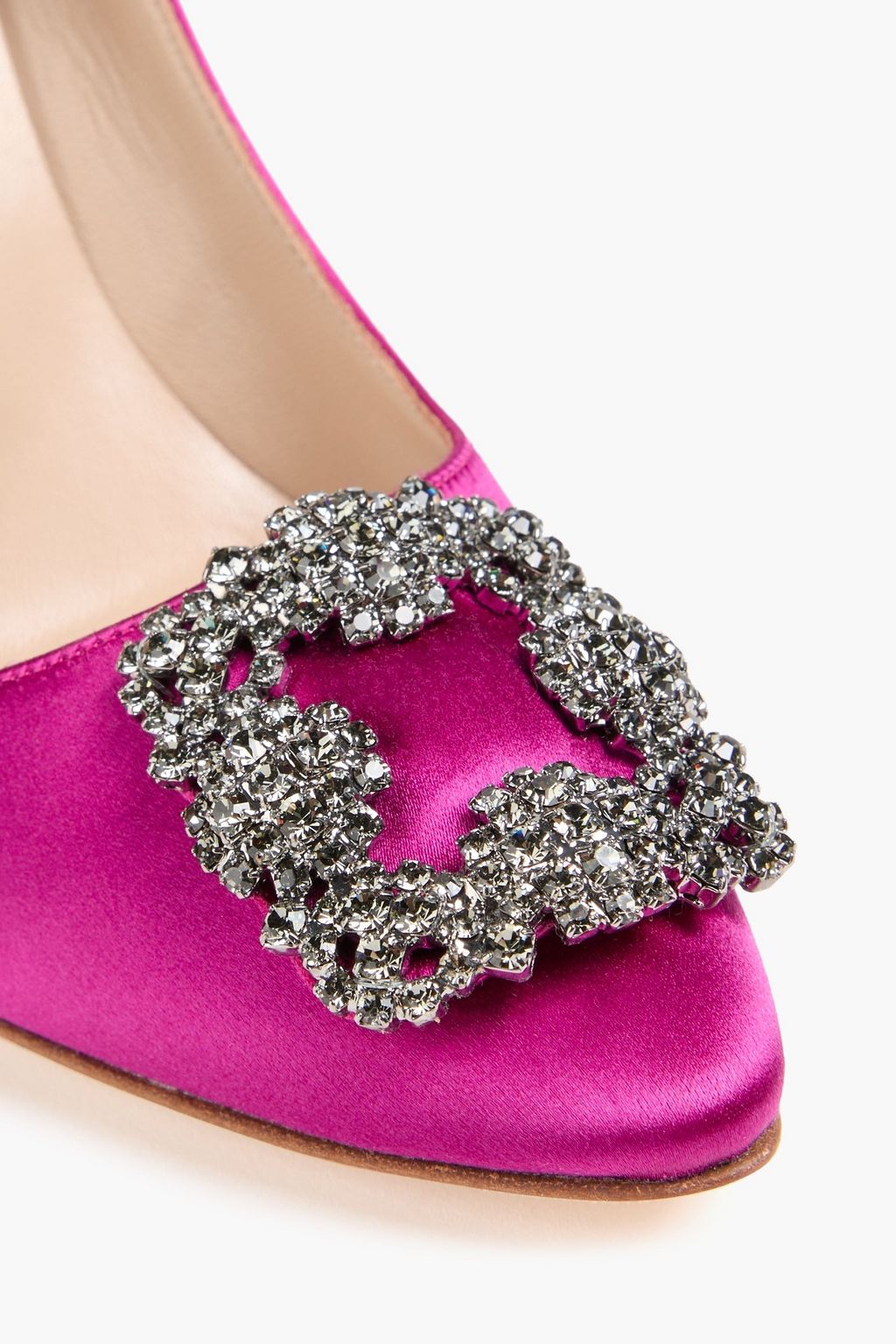 MANOLO BLAHNIK حذاء بكعب عالٍ من الساتان مزين بالكريستال