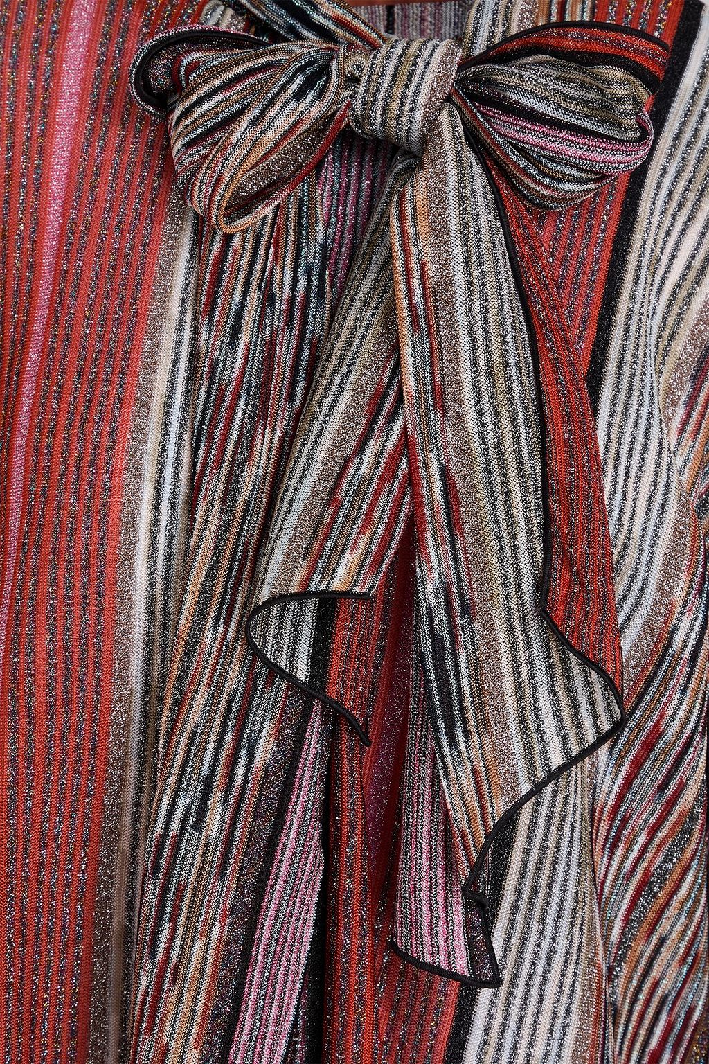MISSONI بلوزة محاكة بالكروشيه المخطط بلون ميتاليك