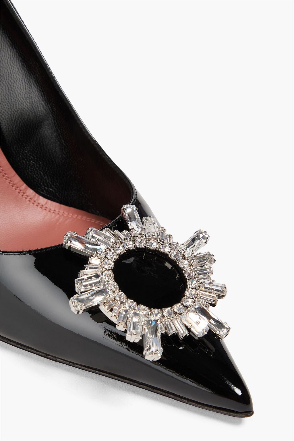 AMINA MUADDI Pumps „Begum“ aus Lackleder mit Kristallverzierung