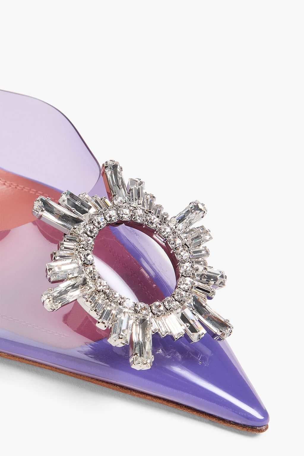 AMINA MUADDI حذاء بيجوم بكعب عالٍ من البلاستيك الشفاف بحزام خلفي مزين بالكريستال