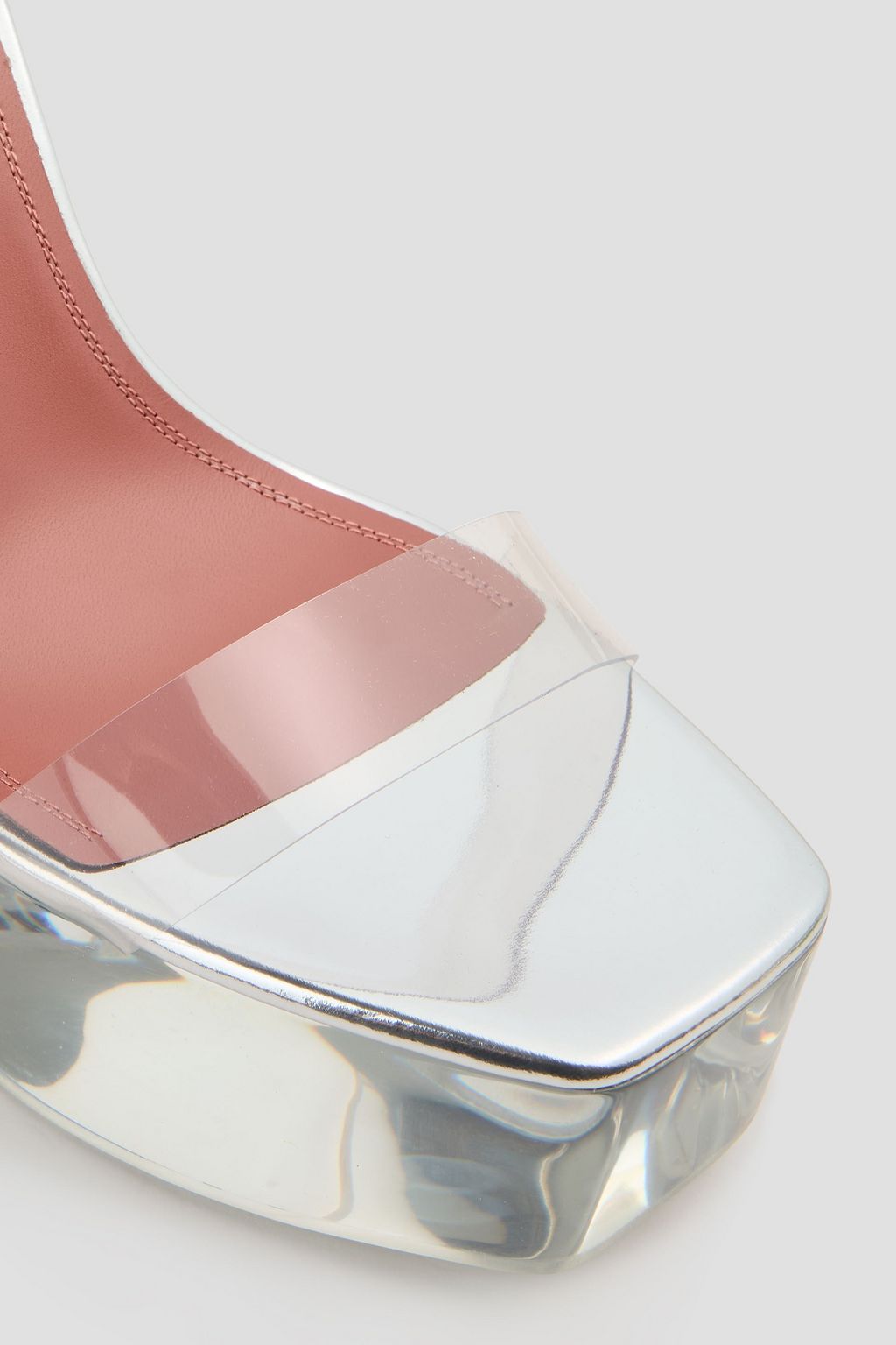 AMINA MUADDI صندل سيتا بنعل سميك من البلاستيك الشفاف وجلد السويد