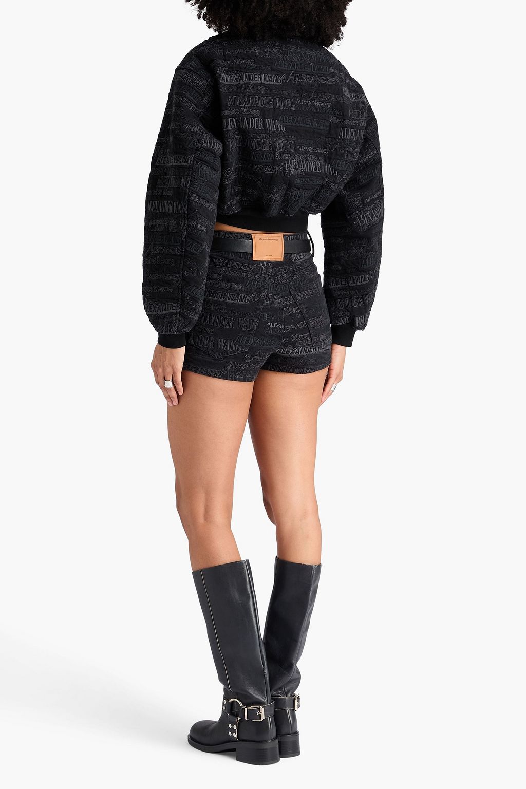 ALEXANDER WANG شورت بتصميم تنورة من الدنيم بتصميم مطرّز