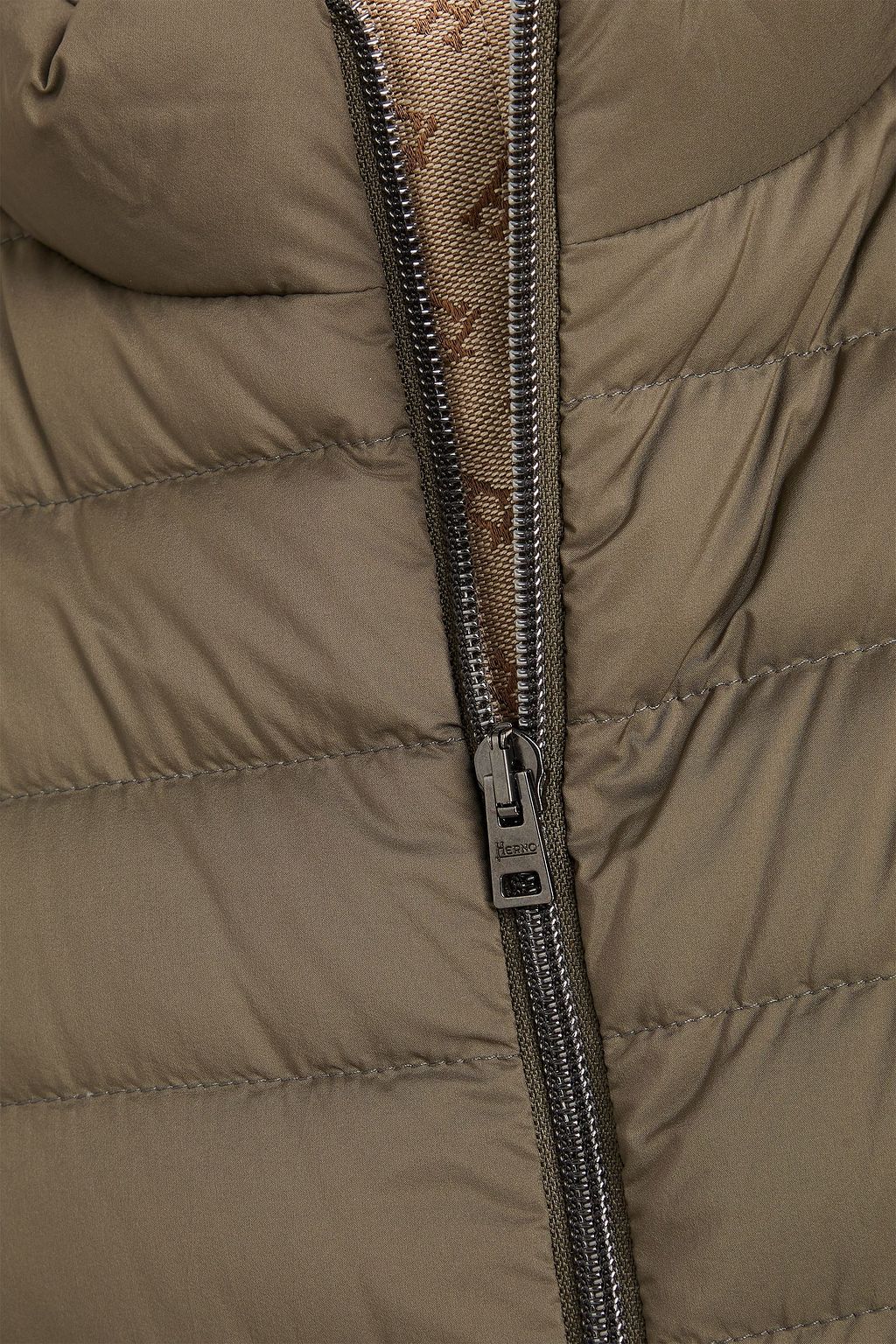 HERNO جاكيت من قماش عازل محشو بالزغب مبطّن