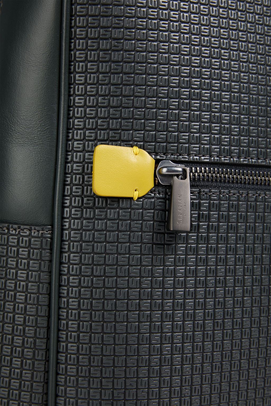 SERAPIAN حقيبة ظهر "ستيفان" من الجلد بملمس نافر