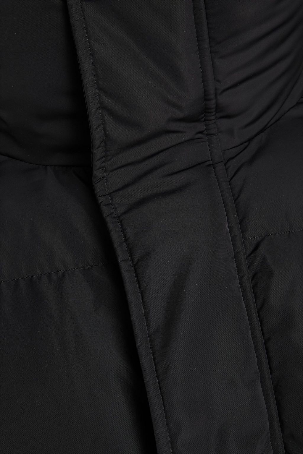 BALENCIAGA جاكيت من قماش عازل مبطّن