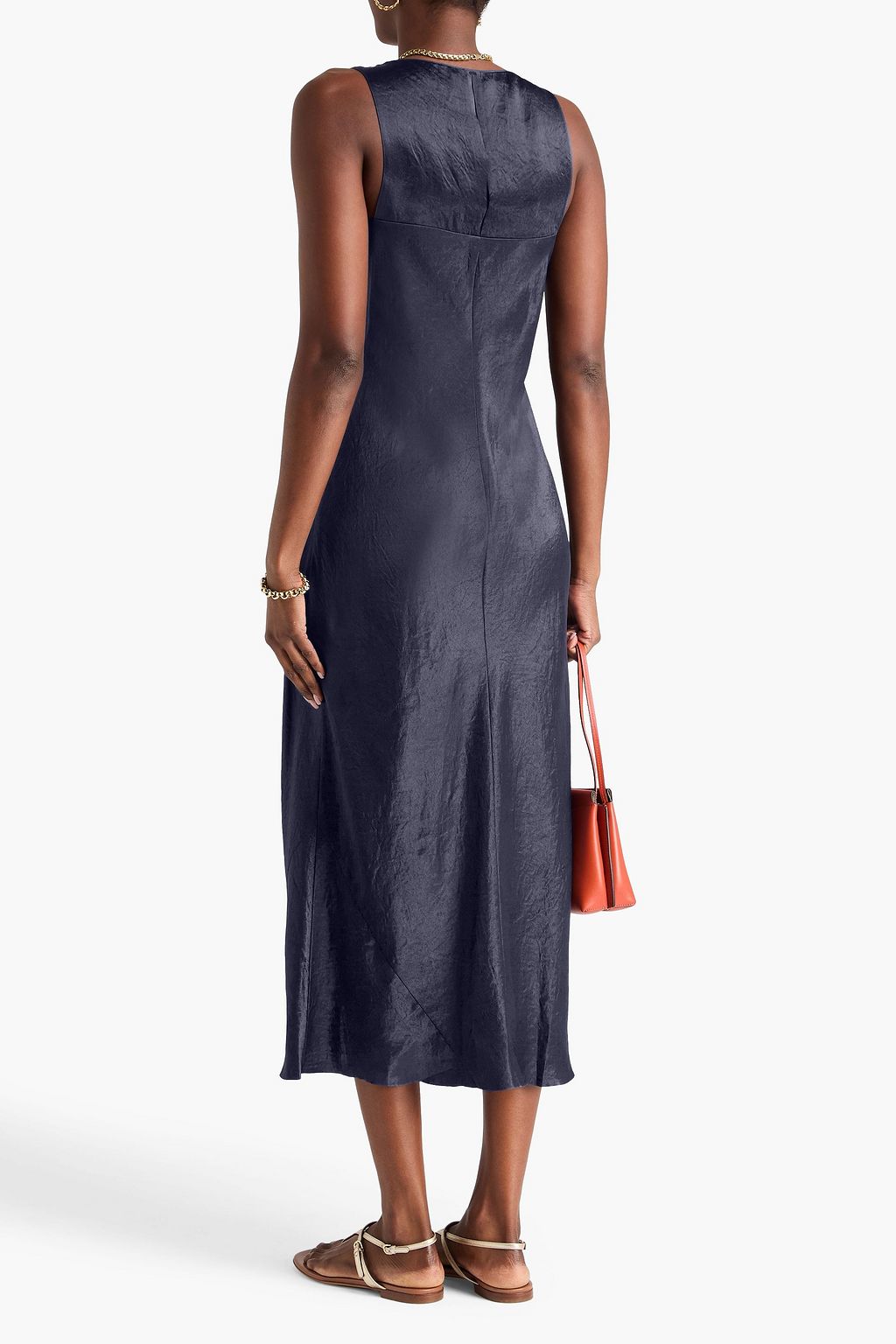 VINCE. فستان متوسط الطول من الساتان المجعّد