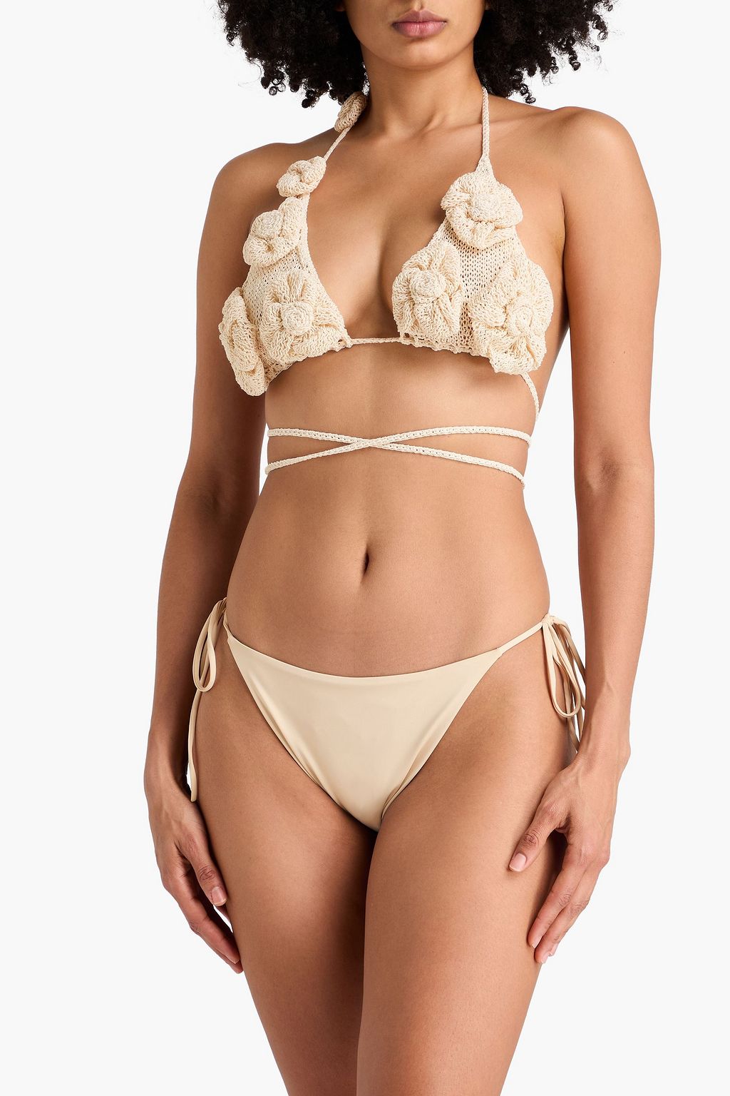 MAGDA BUTRYM توب بيكيني مثلث الشكل من الكروشيه مُزيّن بزخارف الأزهار