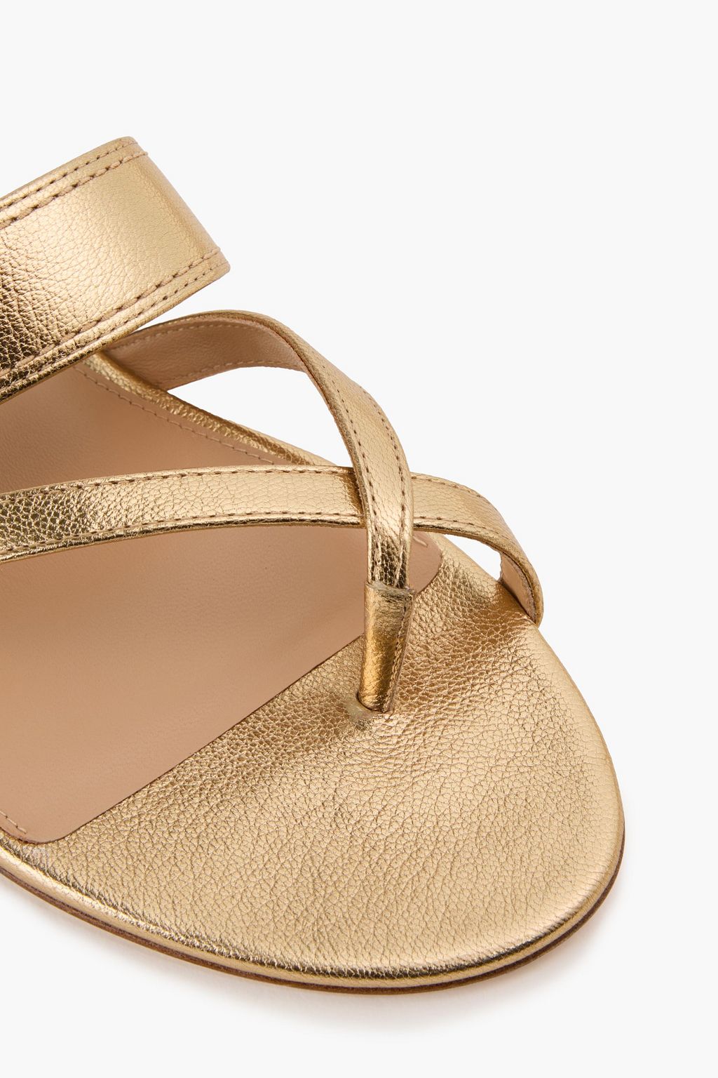 VERONICA BEARD صندل "سالفا" من الجلد بلون معدني ومزود بإبزيم