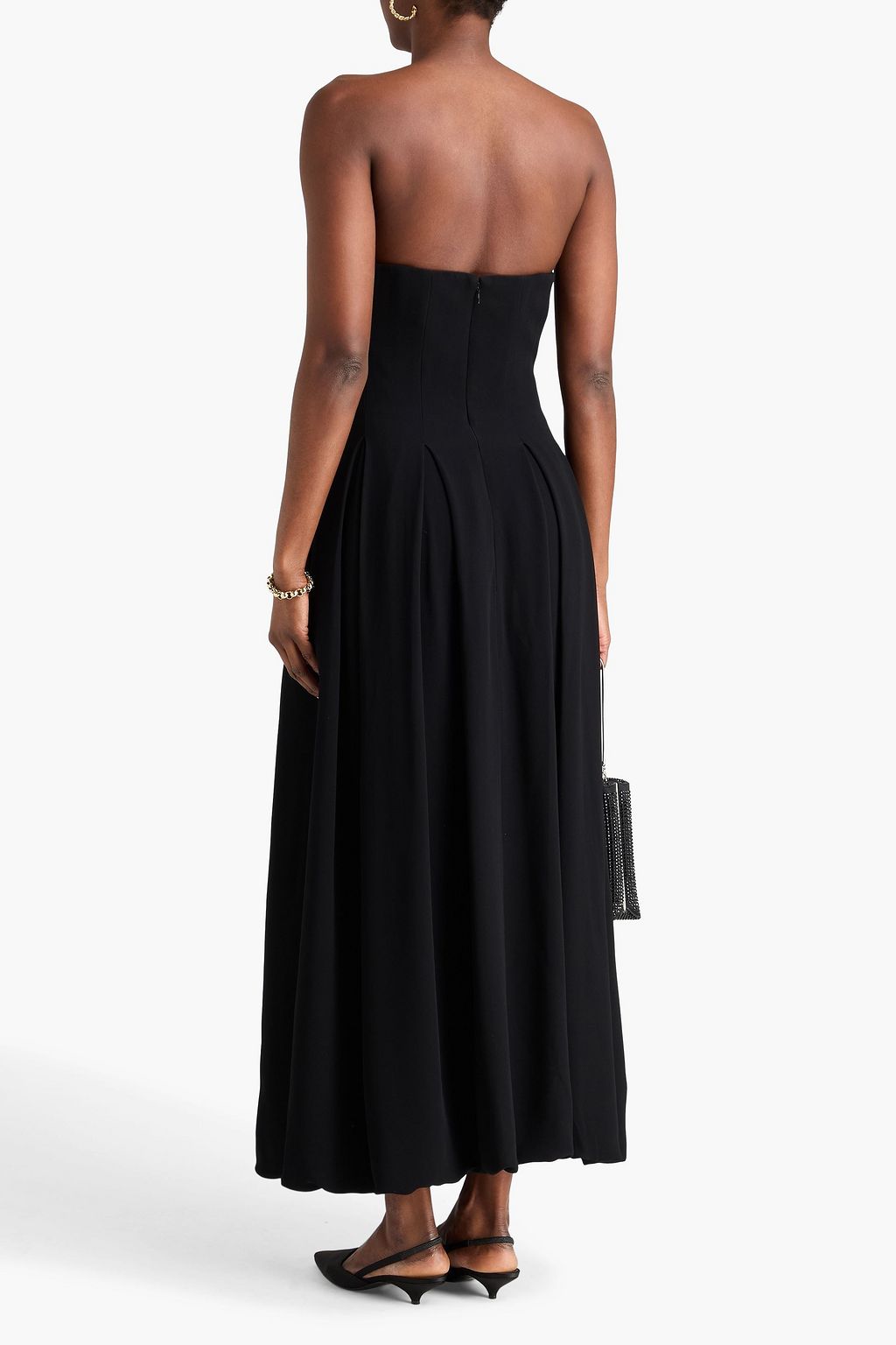 TOVE فستان طويل بدون حمّالات من الكريب ومزين بكسرات