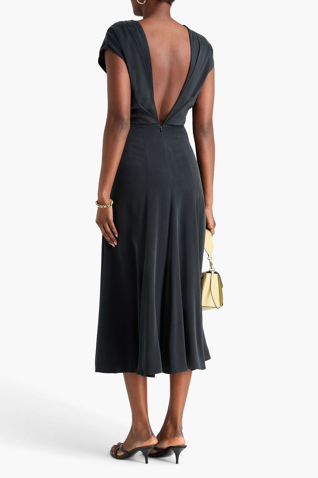 TOVE فستان متوسط الطول "ميرلوي" من قماش كريب دي شين الحريري الباهت بتصميم درابيه