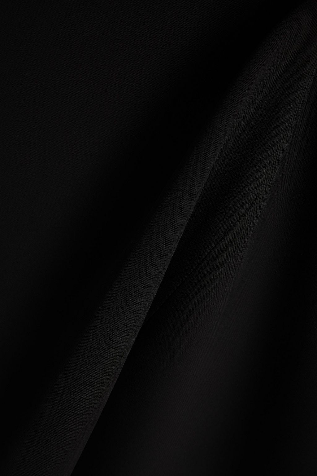 ESSE STUDIOS فستان متوسط الطول "إيسيا" من الكريب مزخرف بالأورغنزا الحريري مكشوف الكتف