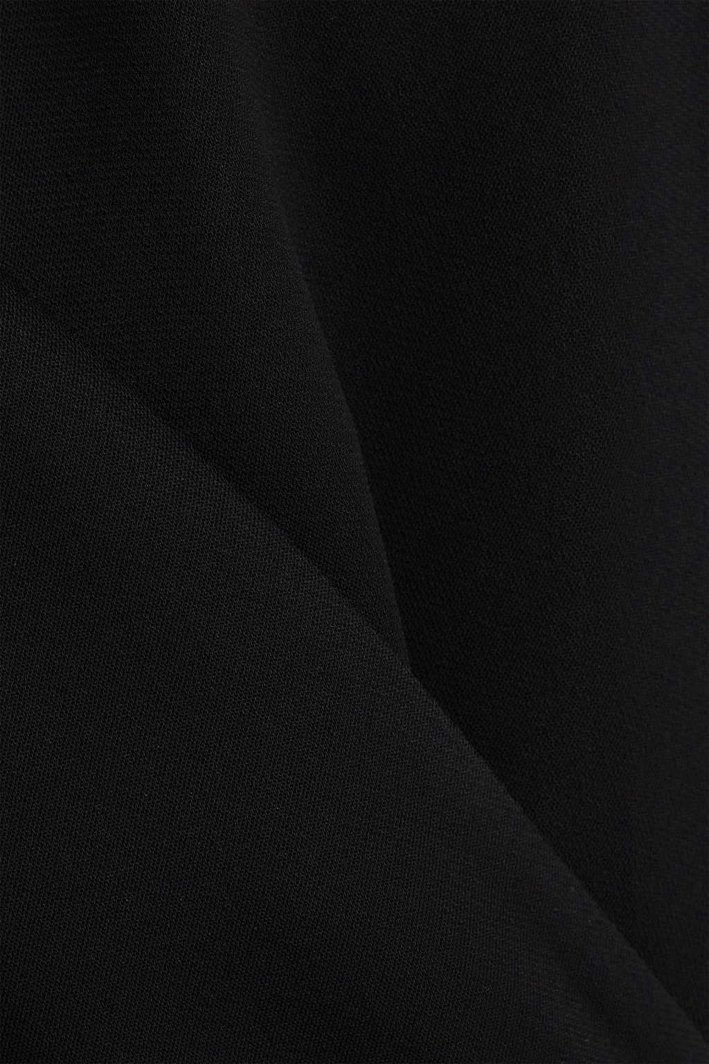 ESSE STUDIOS فستان متوسط الطول Atlas بياقة هالتر الدائرية مكشوف الظهر من الكريب