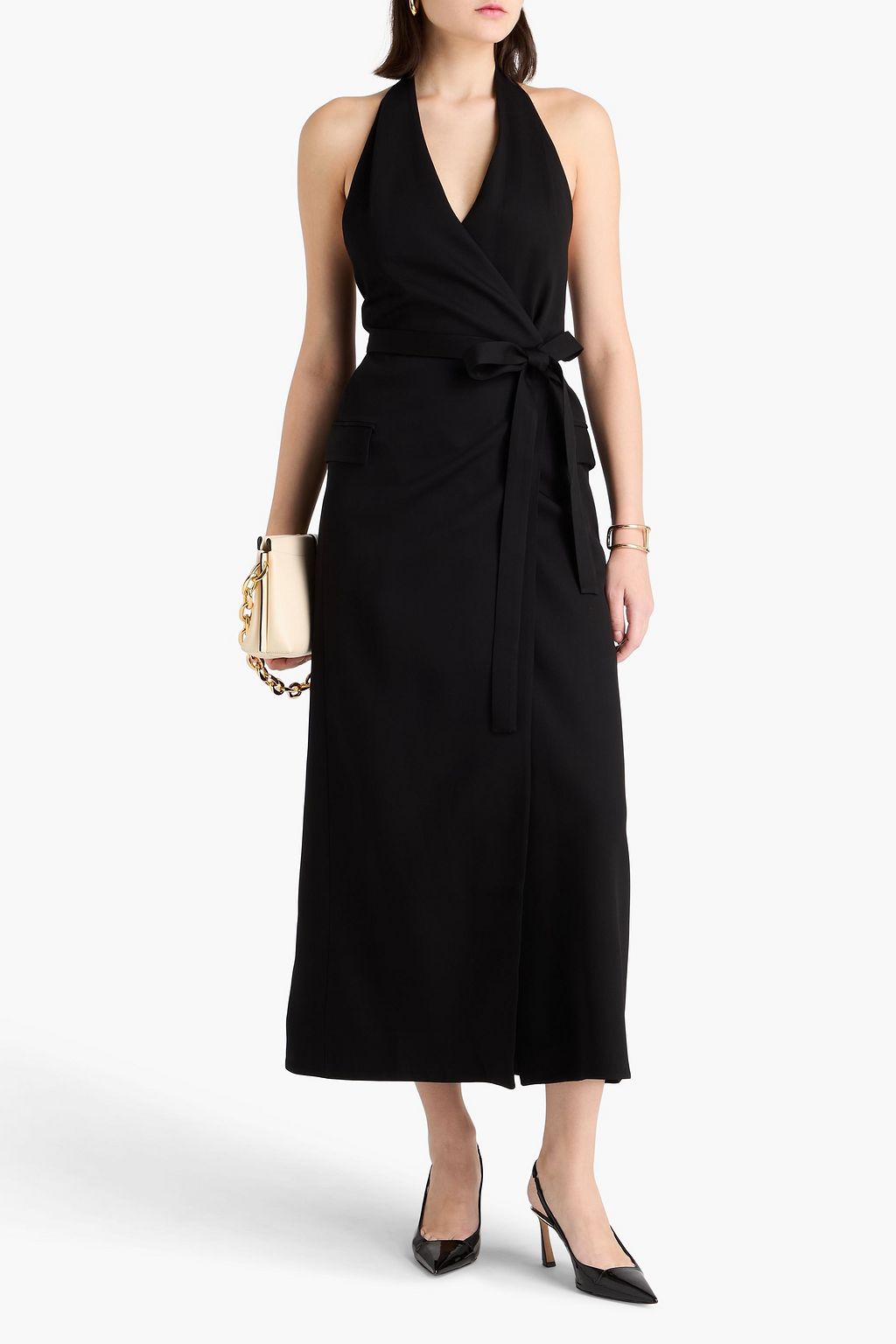 ESSE STUDIOS فستان متوسط الطول Atlas بياقة هالتر الدائرية مكشوف الظهر من الكريب