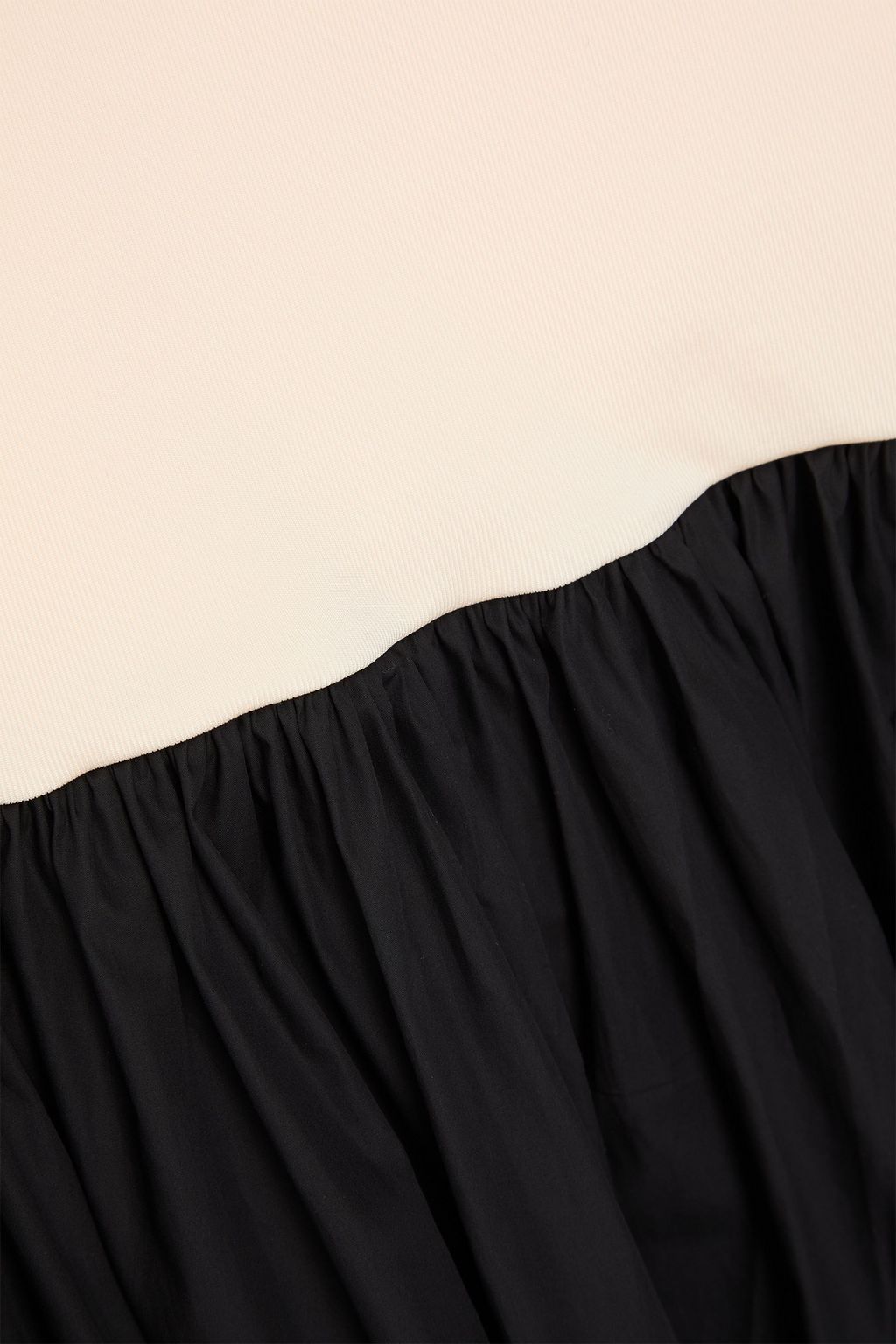 ESSE STUDIOS فستان طويل من قطن بوبلين وبحبكة من نسيج مطاط بتصميم مكشوف الكتفين