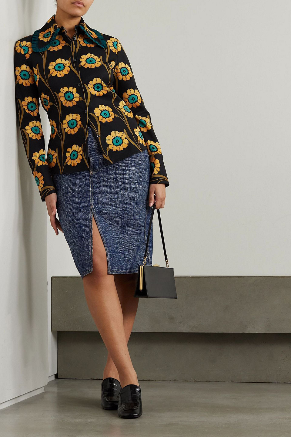 La Doublej La Comasca Floral-print Ruffle-trimmed Crepe Shirt In Black