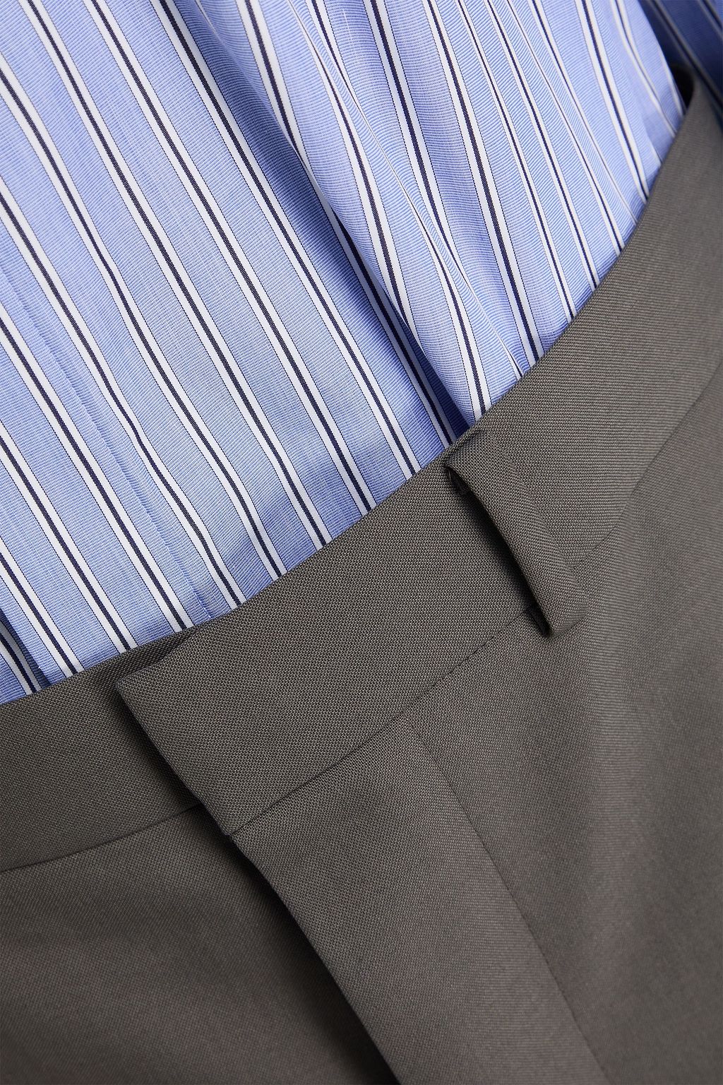 SACAI فستان قصير بأسلوب القميص من قماش قطن بوبلين بتصميم مضلع بطبقات