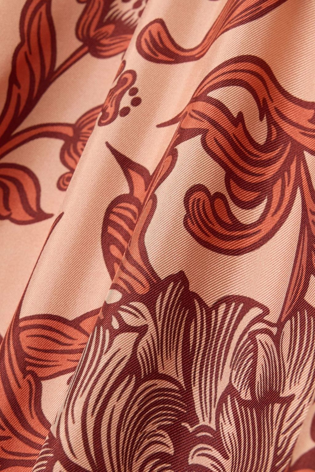 LA DOUBLEJ Gerafftes Maxikleid „Roy“ aus Seide mit floralem Print und asymmetrischer Schulterpartie