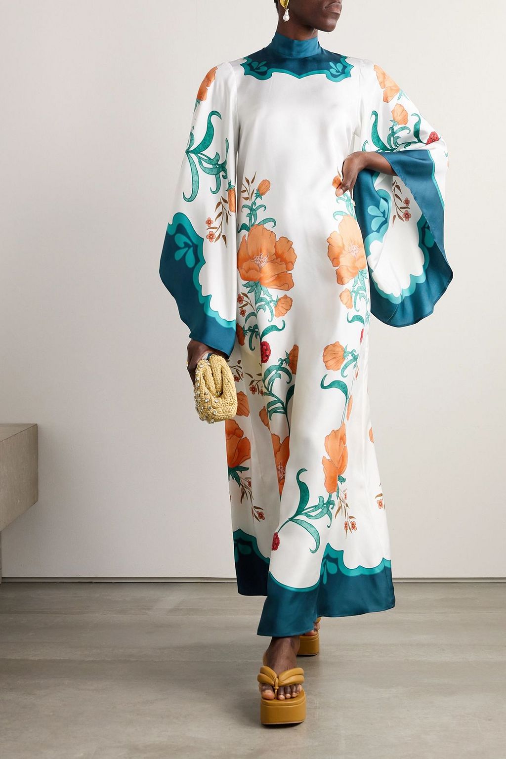 LA DOUBLEJ فستان + أورليبار براون ماجنيفيكو طويل من الحرير والساتان بطبعة الأزهار