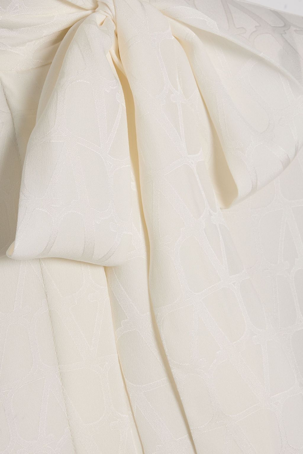 VALENTINO GARAVANI Pussy-bow silk-jacquard blouse