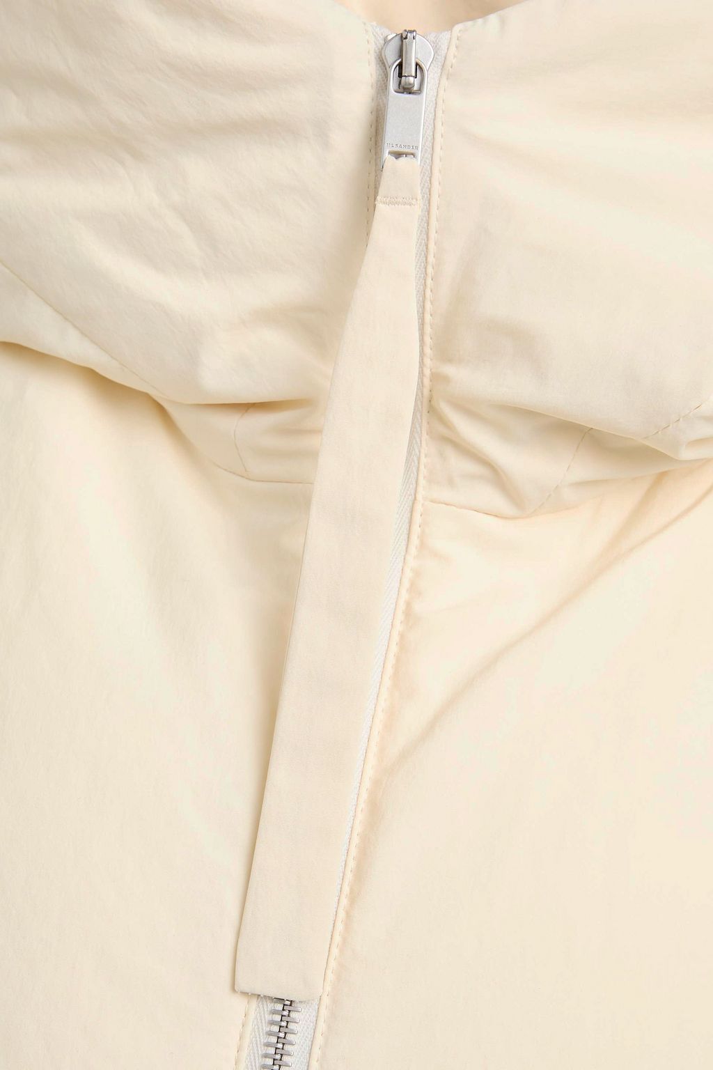 JIL SANDER+ جاكيت من قماش عازل بغطاء للرأس محشو بالزغب