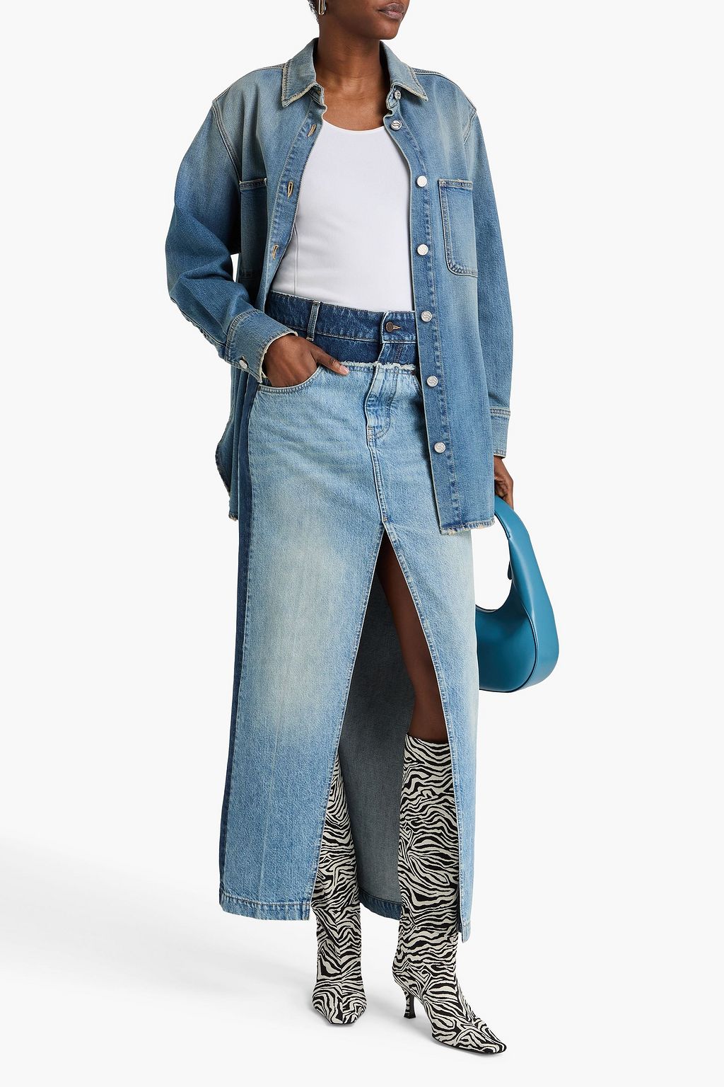 STELLA MCCARTNEY تنورة طويلة من الدنيم الباهت بحواف من قطع محاكة بجانب بعضها البعض