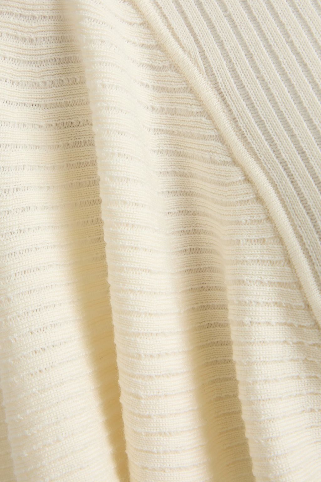 CHLOÉ فستان طويل من الصوف المضلّع وفتحات