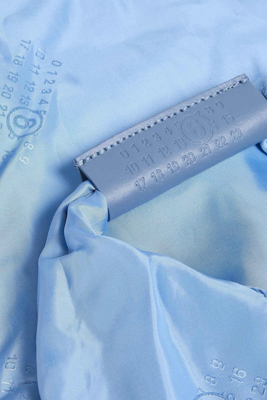 MM6 MAISON MARGIELA حقيبة توت من قماش عازل مع حواف من الجلد