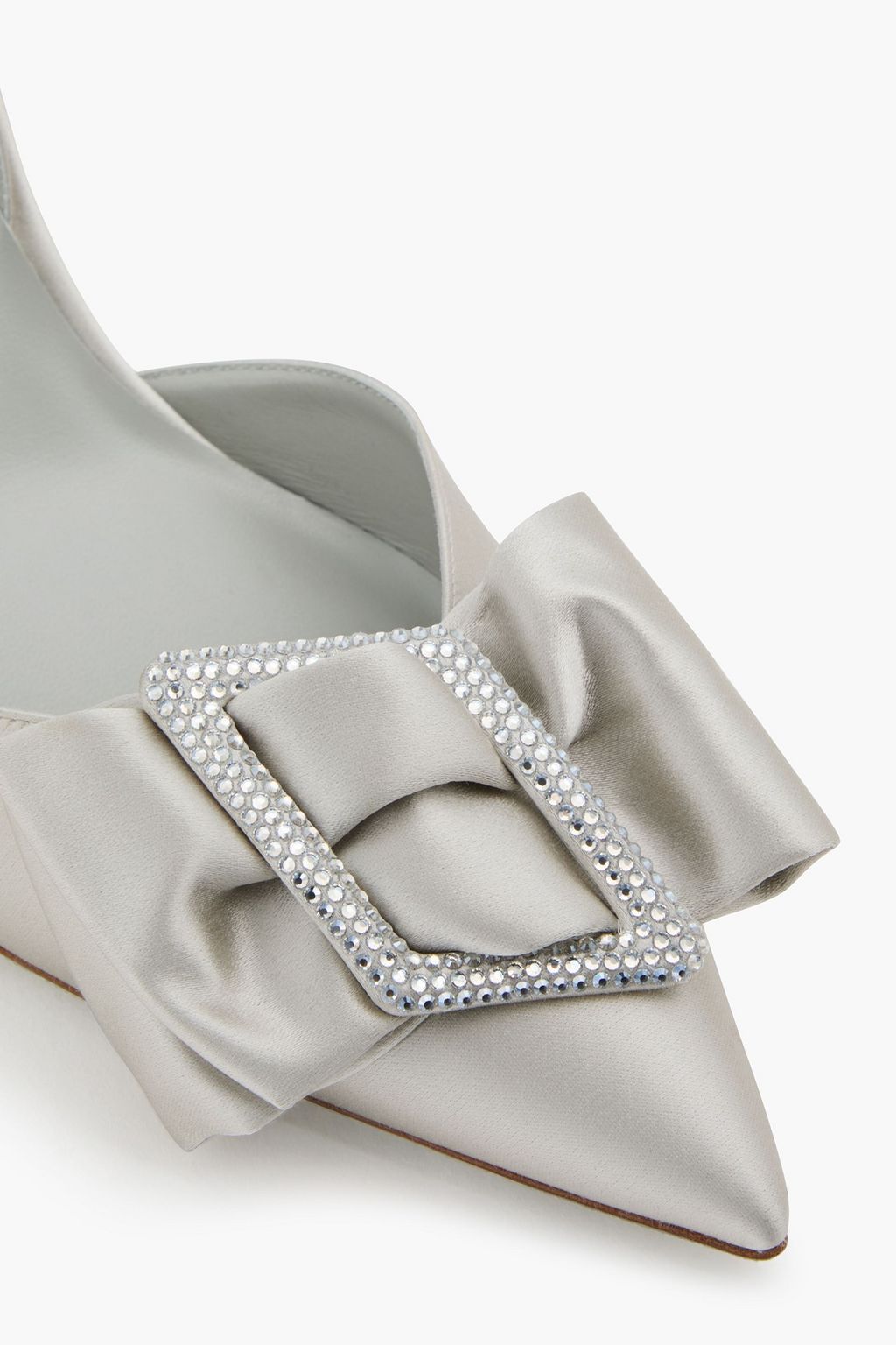 RENE' CAOVILLA حذاء بكعب عالٍ "سارة" مزوّد بحزام خلفي من الساتان مزين بشكل فراشة