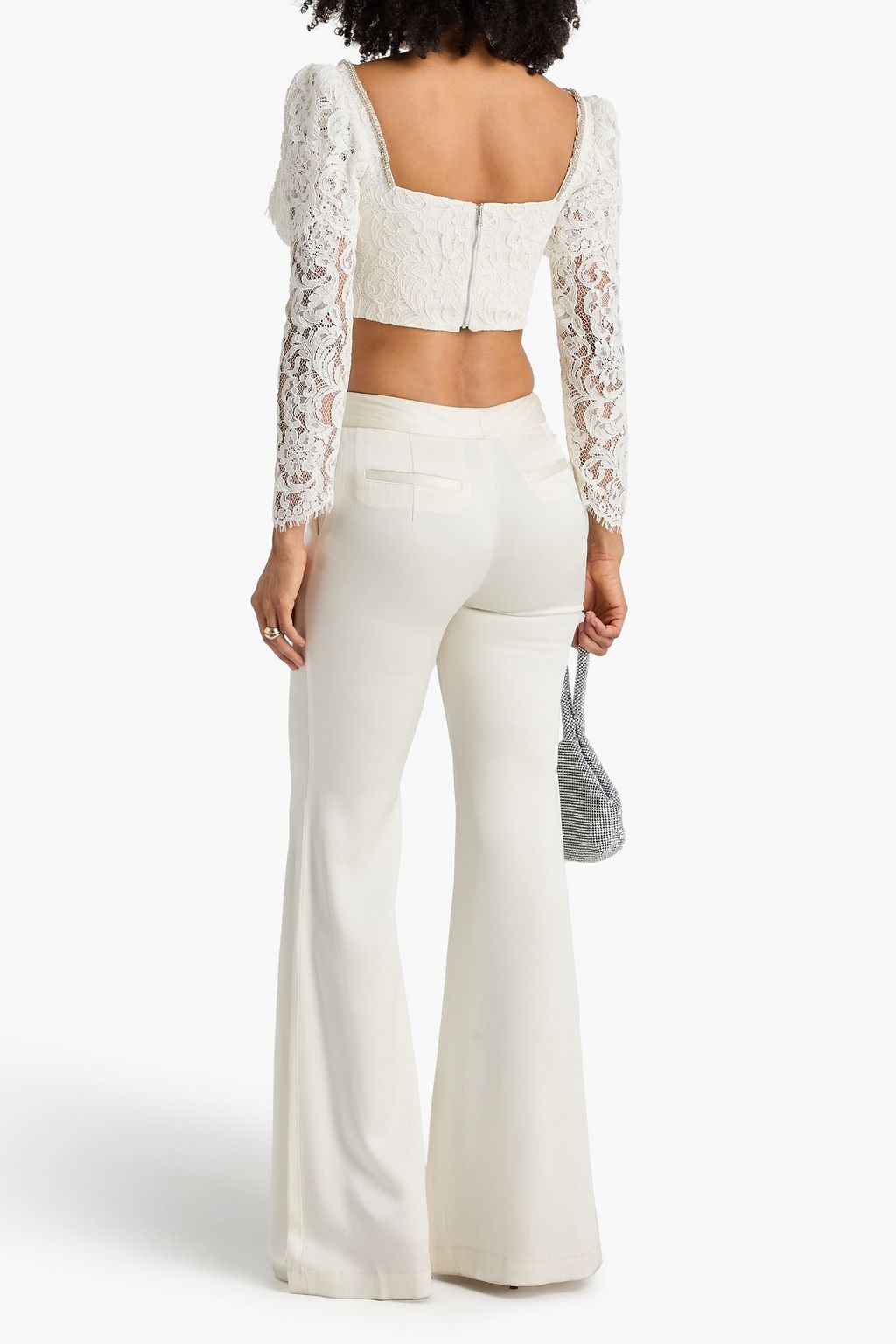 SELF-PORTRAIT بلوزة قصيرة من الدانتيل المفرّغ مزينة بربطة على شكل فراشة