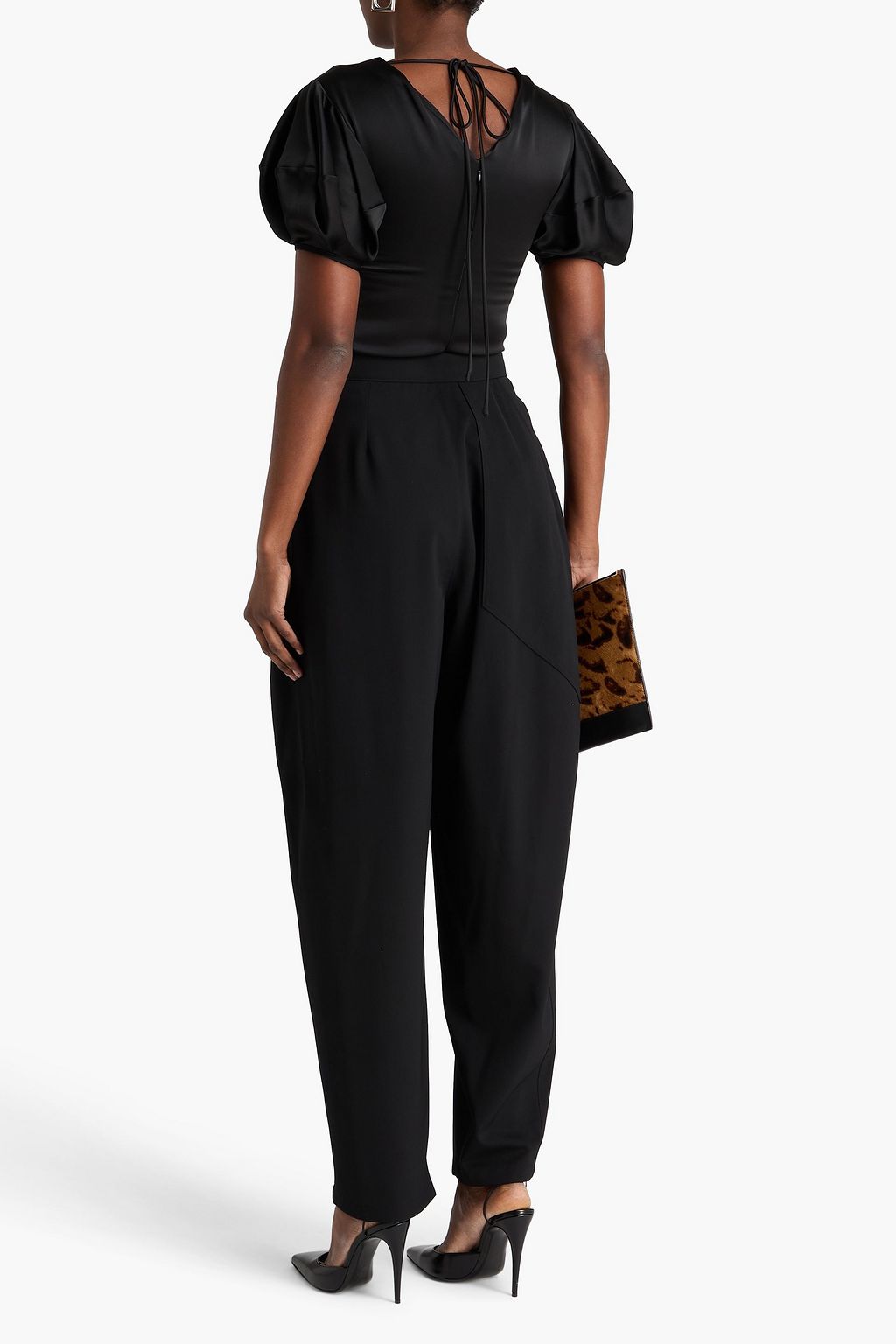 STELLA MCCARTNEY بلوزة مصنوعة من ساتان كريب ومزينة بفتحات